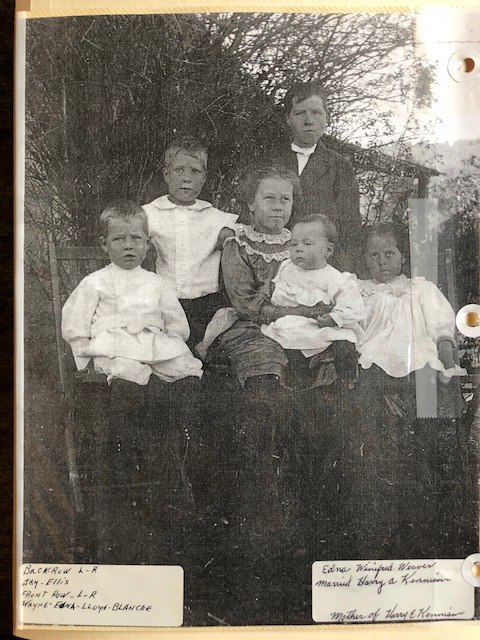 Weaver, Edna in the middle holding the baby